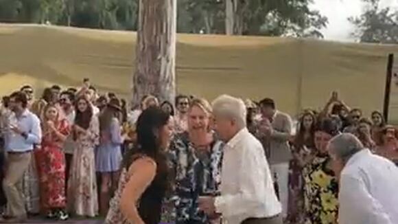 TROME - Mario Vargas Llosa baila huayno en preboda de su nieta