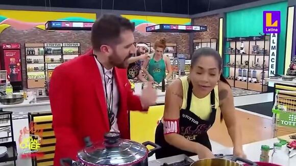 Katia Palma casi pierde los papeles con José Peláez