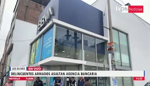 Los Olivos: Delincuentes vestidos de policía asaltan banco y se llevan más de 150 mil soles
