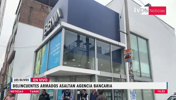 Los Olivos: delincuentes armados asaltan agencia bancaria. Fuente: Tv Perú.