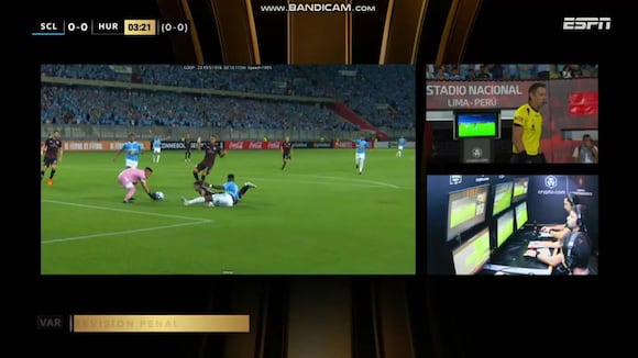 VAR anuló penal a favor de Sporting Cristal sobre Huracán. (Video: ESPN)