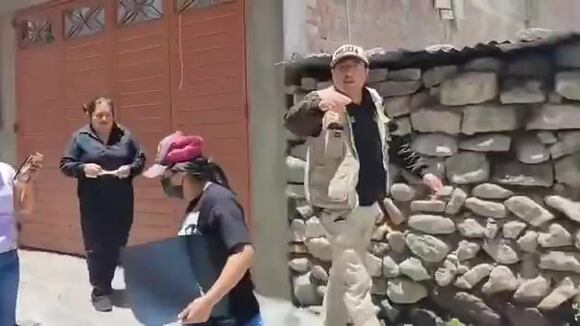 Ayacucho: manifestantes sacaron de un restaurante a Henry Rebaza Iparraguirre