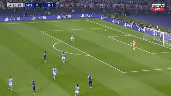 Nicolo Barella falló el 1-0 en arco del 'City' (Foto: Reuters)