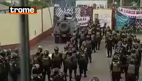 TROME - UNMSM: el preciso momento en que la tanqueta de la PNP derriba la Puerta 3 de San Marcos