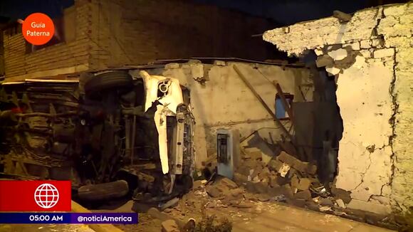 Cercado de Lima: combi se despista y derrumba fachada de una quinta