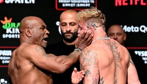 Mike Tyson le metió cachetadón a Jake Paul antes de la pelea | VIDEO