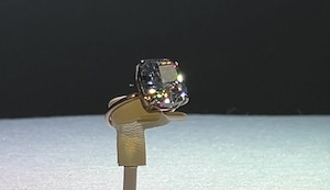 Descubre el diamante azul de 20 millones de dólares que brillará en subasta