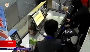 Tiendas Mass en la mira de asaltantes y extorsionadores: Cámaras grabaron la violencia con la que atacan | VIDEO