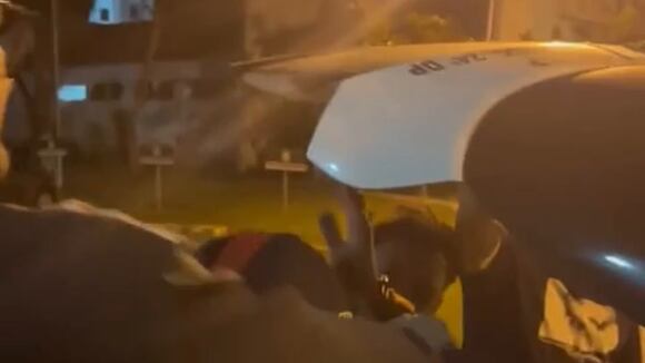 Preparador de Universitario es llevado encapuchado