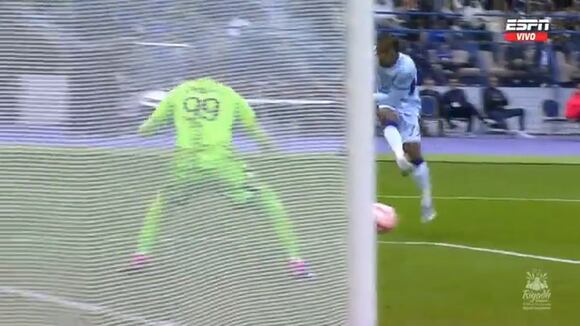 André Carrillo tuvo clara chance para anotar en el partido entre Riyadh Season vs. PSG. (Video: ESPN)