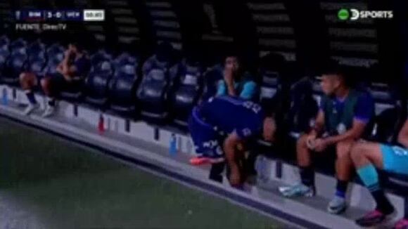 Paolo Guerrero genera comentario por no salir al segundo tiempo (Video : Directv Sports)