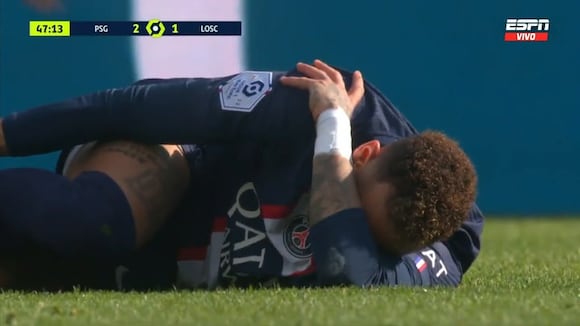 Neymar sale en camilla y preocupa de cara a revancha con Bayern Múnich