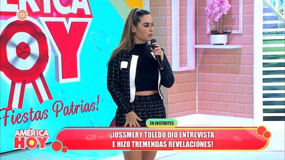 Pamela López recibe rosa azul