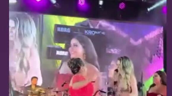 TROME - Brunella Horna y su suegra, la mamá de Richard Acuña, suben al escenario y bailan juntas con el Grupo 5