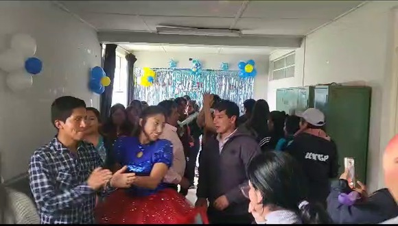 Huancayo: Personal de centro de salud armó fiesta con hora loca en horario de trabajo y dejaron de atender a pacientes.