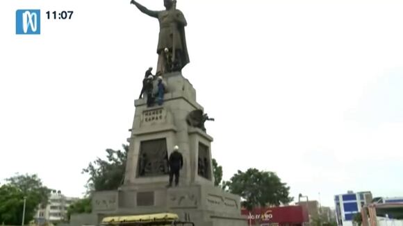 TROME Manifestante es capturado en la plaza Manco Cápac luego de subir a monumento