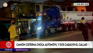 Callao: camión cisterna chocó contra automóvil y afectó dos viviendas