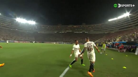 Emanuel Herrera pone el 1-0 patra Universitario ante Santa Fe (video: Directv Sports)
