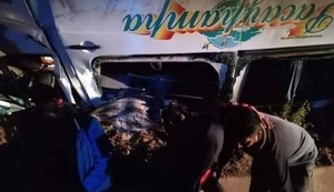 Puno: ¡TRAGEDIA! Abogada muere tras violento despiste y volcadura de ómnibus | VIDEO