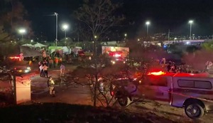 Casi una decena de muertos y medio centenar de heridos por colapso de escenario en México