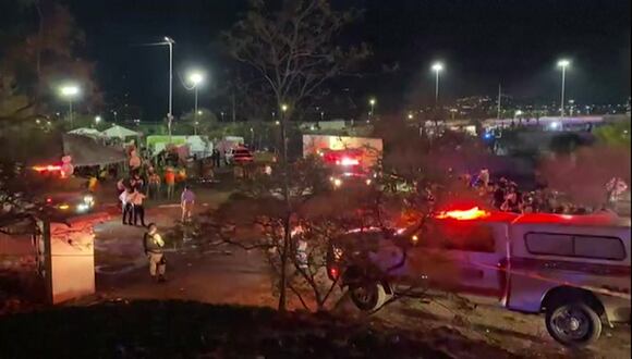 Casi una decena de muertos y medio centenar de heridos por colapso de escenario en México