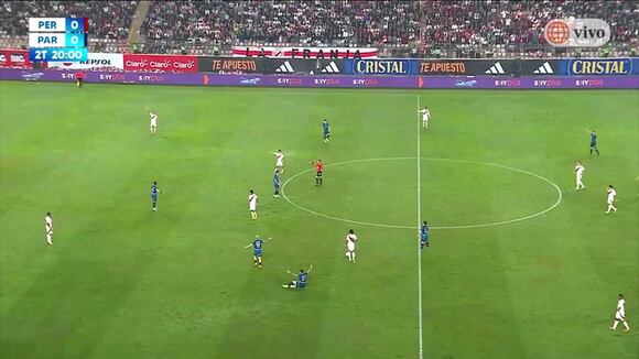 Carlos Zambrano recibe terrible pisotón en Perú vs Paraguay (Video: América)