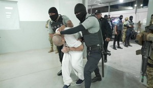 Trump envía a prisión en El Salvador a 238 supuestos integrantes del Tren de Aragua