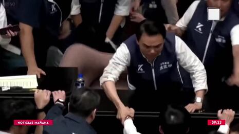 ¡Se agarraron a golpes! Se desató una batalla campal en el congreso de Taiwán
