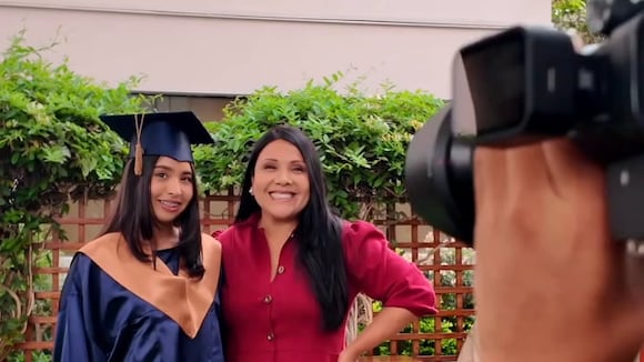 TROME - Tula Rodríguez rompe en llanto al ver la imagen de Javier Carmona en la graduación de su hija