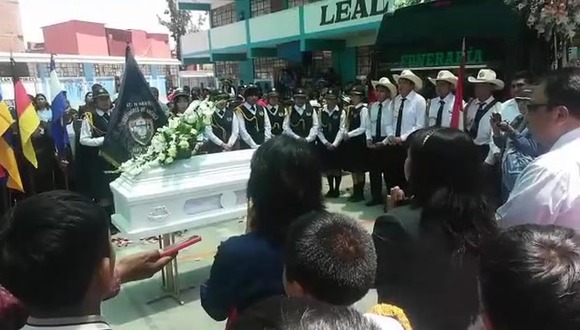 Arequipa: Multitudinario adiós recibe niña atropellada por cargador frontal.