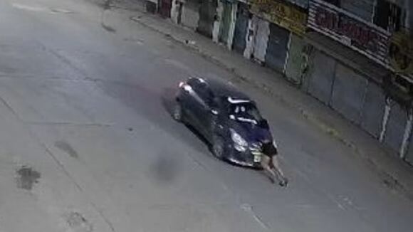 Chiclayo: Mujer fue arrastrada sobre capot de automóvil por ladrón que le robó su celular.