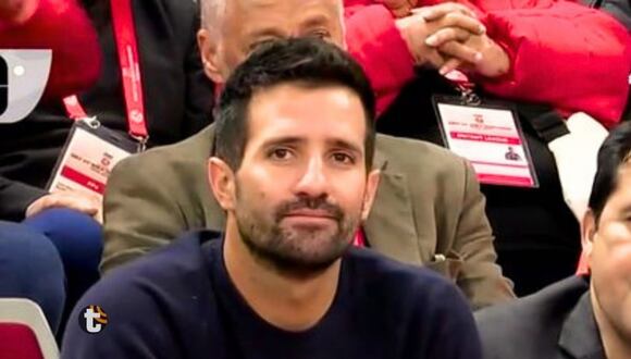 Stefano Peschiera alentó a las matadorcitas en Mundial de vóley Sub17 (TV Perú)