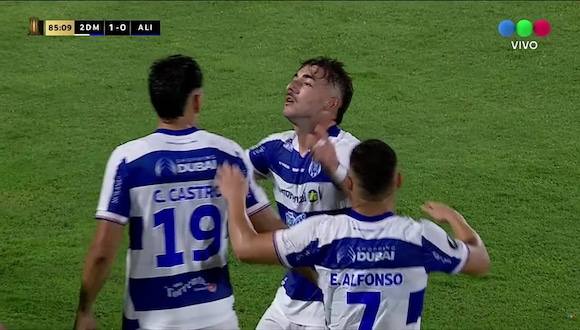 Golazo de Acosta para el 1-0 de 2 de Mayo vs Alianza Lima | VIDEO: Telefé