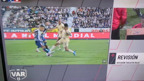 UTC se queda con 10: Muñoz fue expulsado por fuerte plancha a Garcés tras revisión del VAR| (Video: L1 MAX)