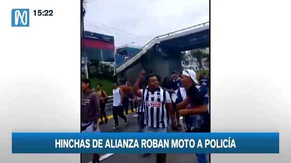 Hincha se llevó moto de policía de tránsito camino a Matute (video: Canal N)