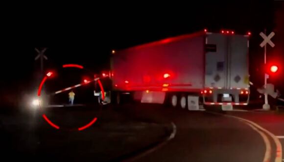 Estados Unidos: tren embiste un camión y conductor sale ileso