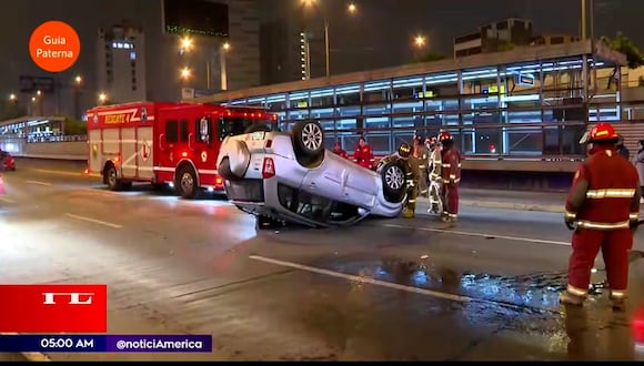 La Victoria: auto se despista y vuelca en la Vía Expresa