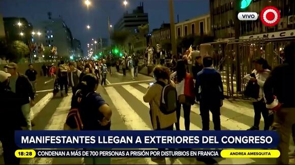 TROME - Toma de Lima 2023: manifestantes llegan a los exteriores del Congreso de la República