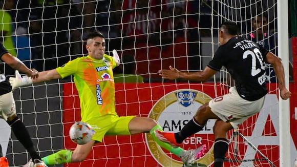 Álex Valera anotaba 2-1 de Universitario vs. Junior y fue anulado (Video: ESPN)
