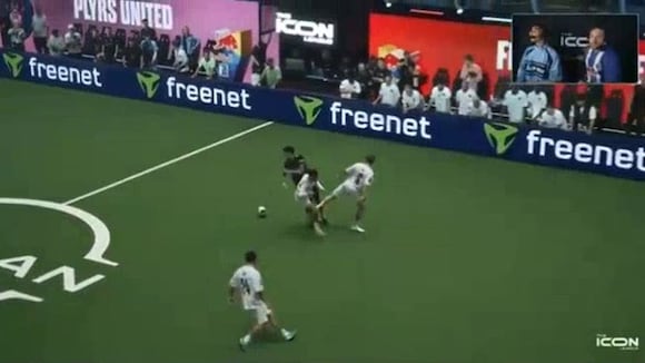 Claudio Pizarro anota su segundo gol en The Icon League (@theiconleague)