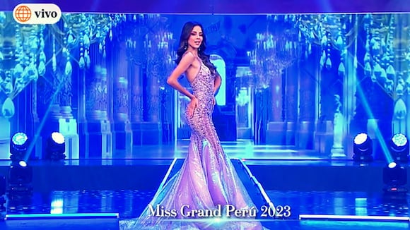 Luciana Fuster - Traje de noche