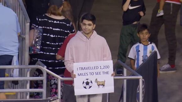 Hincha viajó 1 200 millas a Philadelphia para ver a Messi pero él estaba en Argentina