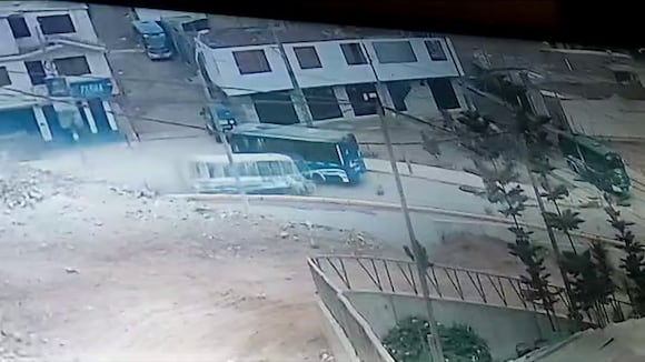 TROME - Así fue el violento choque de cúster contra bus en Pasamayito. (Fuente: Difusión)