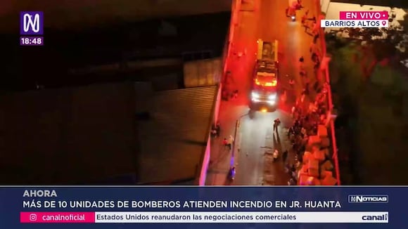 TROME - ¡Voraz incendio en galería en Jirón Huanta! Más de 10 unidades de bomberos atienden emergencia