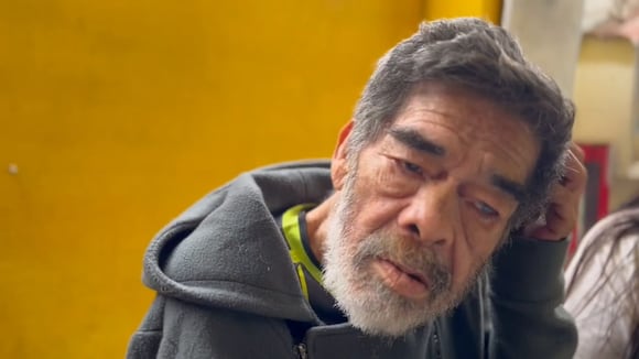 ‘Ángel del sida’: Ayudó gratis durante décadas a enfermos con VIH, inspiró un libro, y hoy se encuentra en estado de abandono