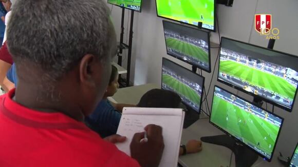 Árbitros ya se capacitan para implementar VAR en la Liga1 (video: @fpfplay)