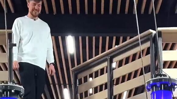 MrBeast vence su fobia a las alturas y hace un salto mortal
