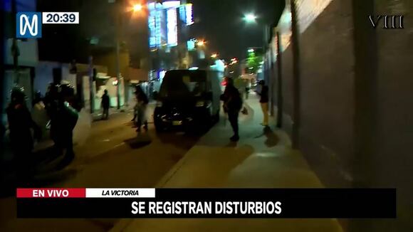 TROME | Enfrentamientos entre policías y vándalo se trasladó a La Victoria (Canal N)