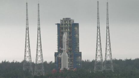 ¡Explorando el lado oscuro! China envía misión para obtener muestras de la cara oculta de la Luna