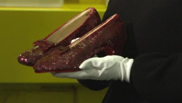 Zapatos rojos utilizados en "El Mago de Oz ", serán subastados en diciembre